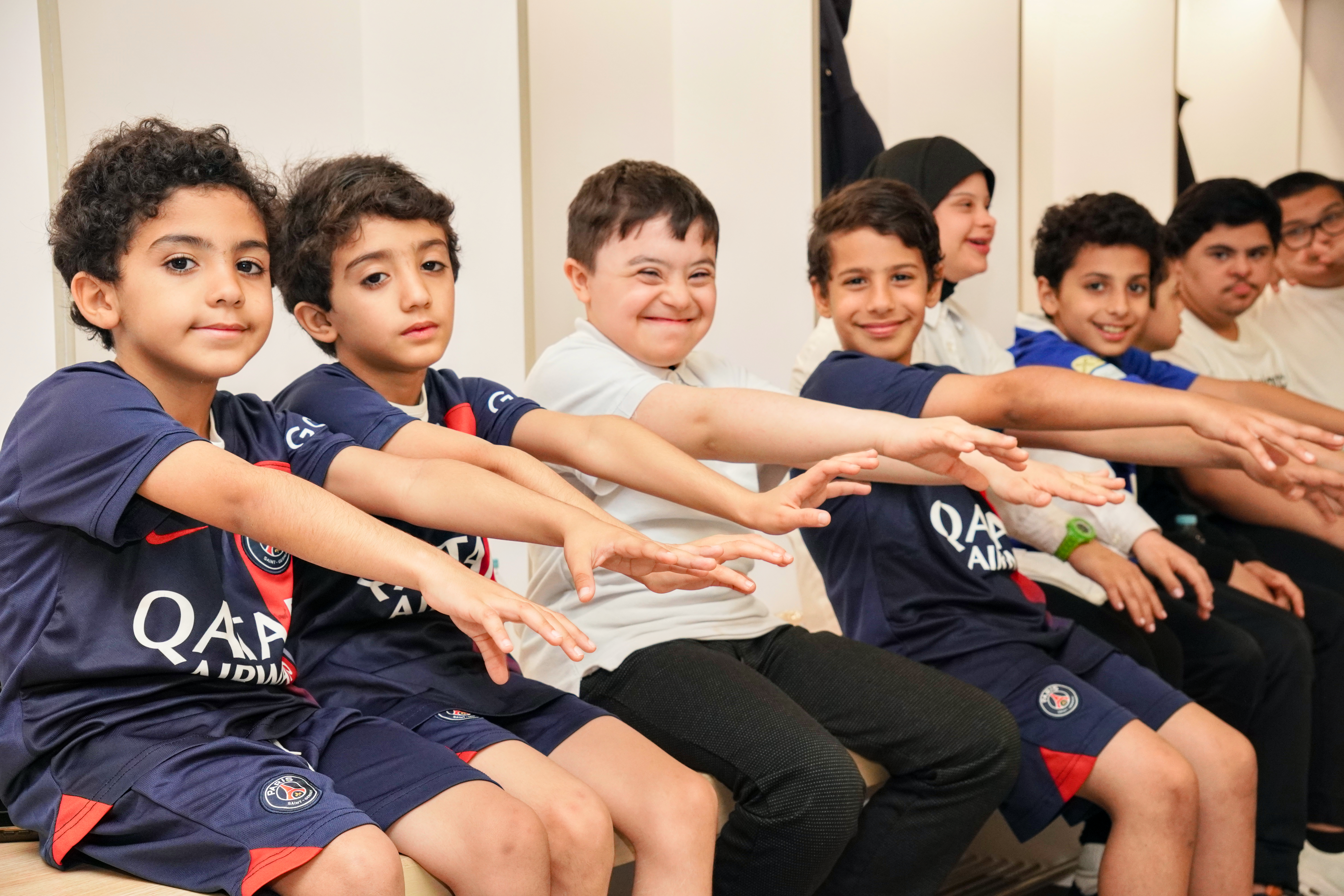 منتسبو المركز يشاركون في مباراة بين العربي والسد.