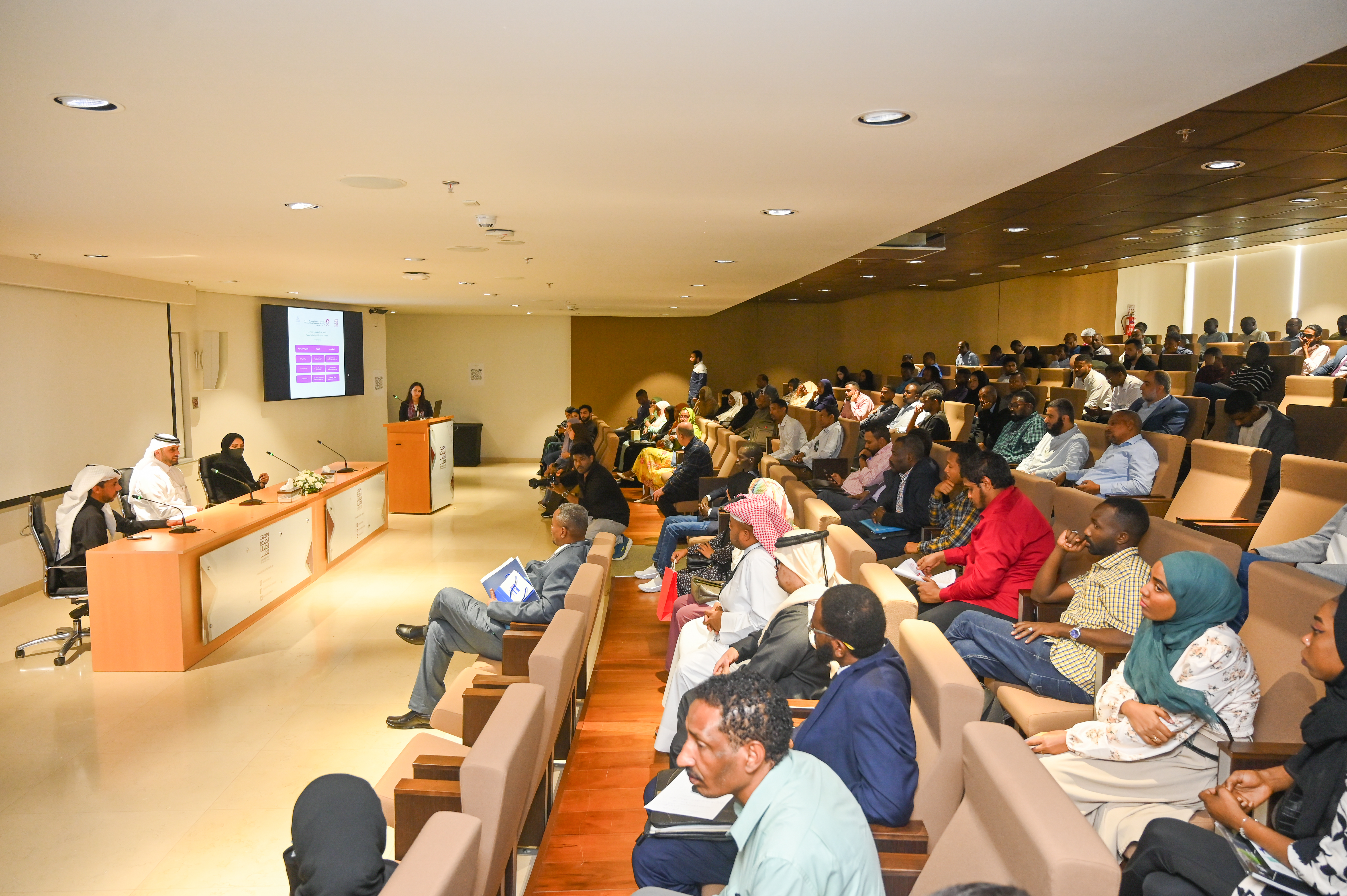 مشاركة مركز الشفلح بالمعرض المهني السابع في معهد الدوحة للدراسات العليا