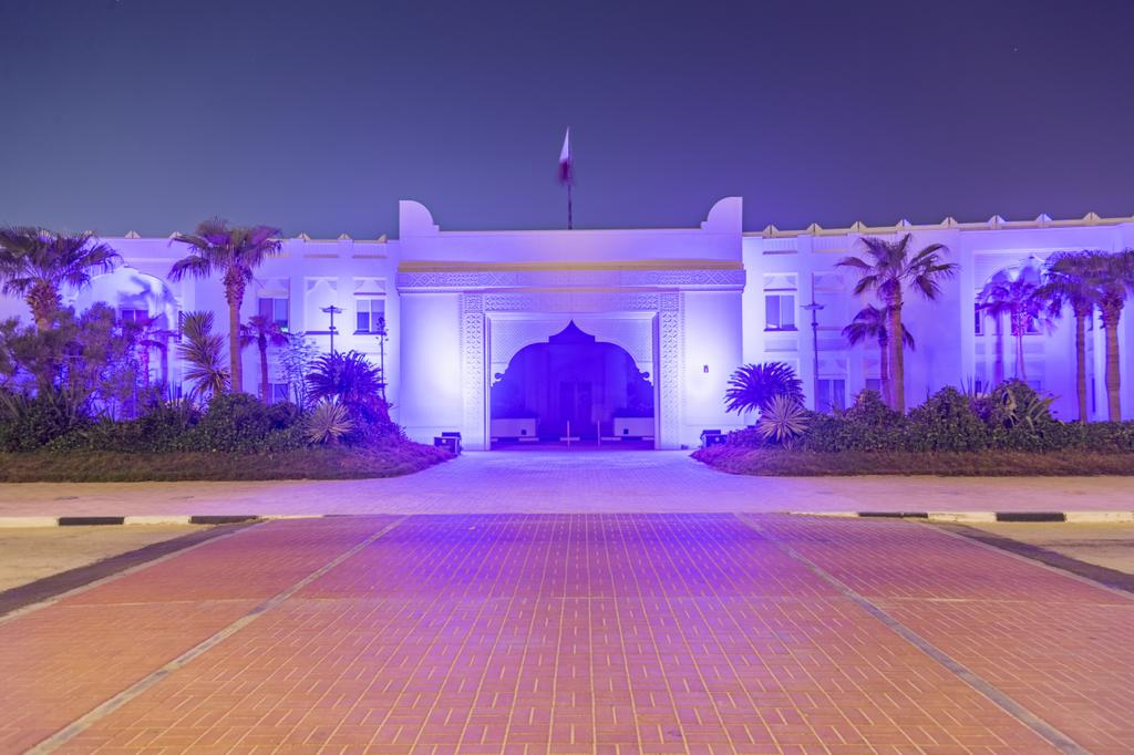 احتفال المركز  باليوم العالمي للزهايمر باضاءة المباني  02