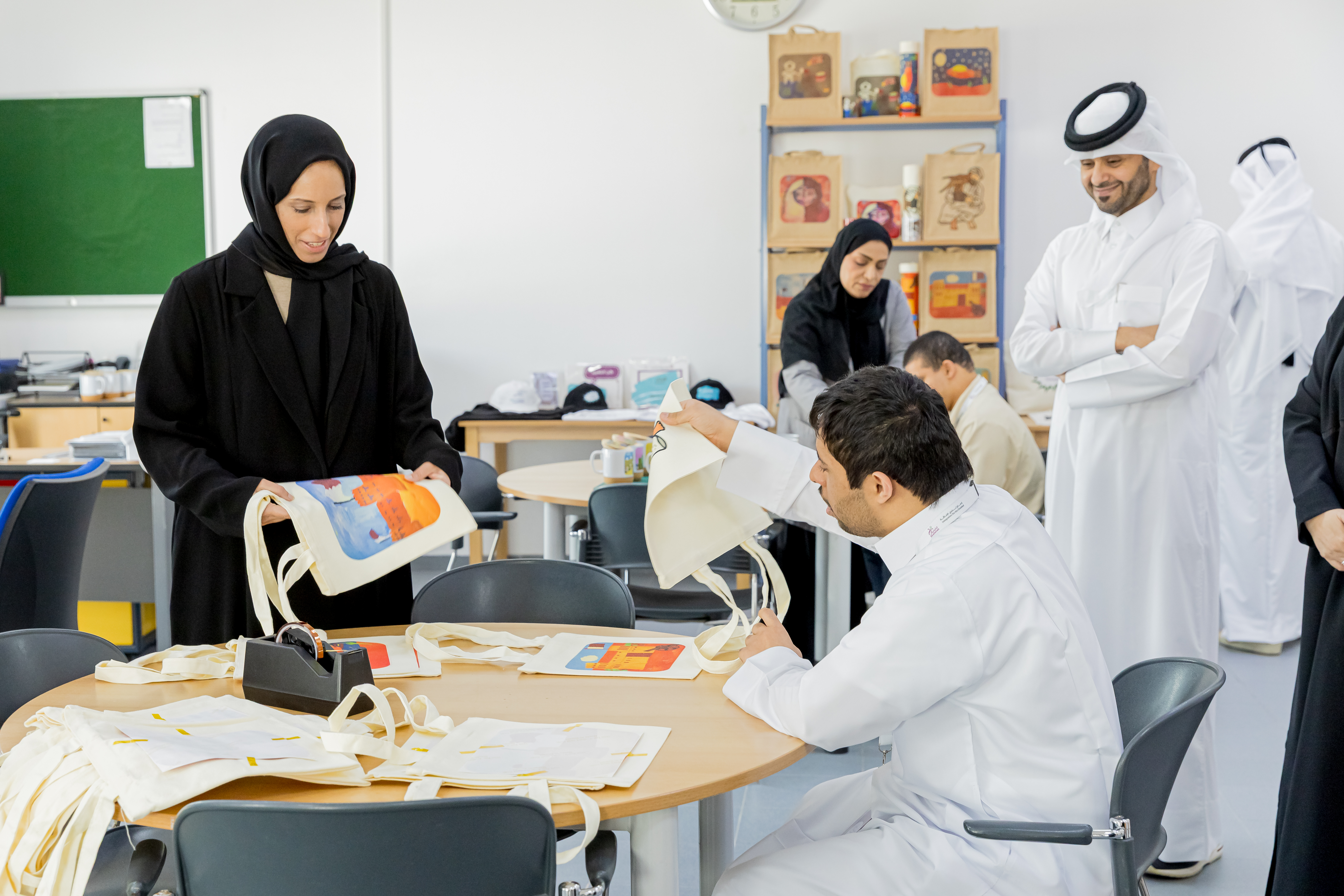 سعادة السيدة بثينة بنت علي الجبر النعيمي - وزير التنمية الاجتماعية والأسرة - في زيارة استطلاعية لمركز  الشفلح للأشخاص ذوي الإعاقة.