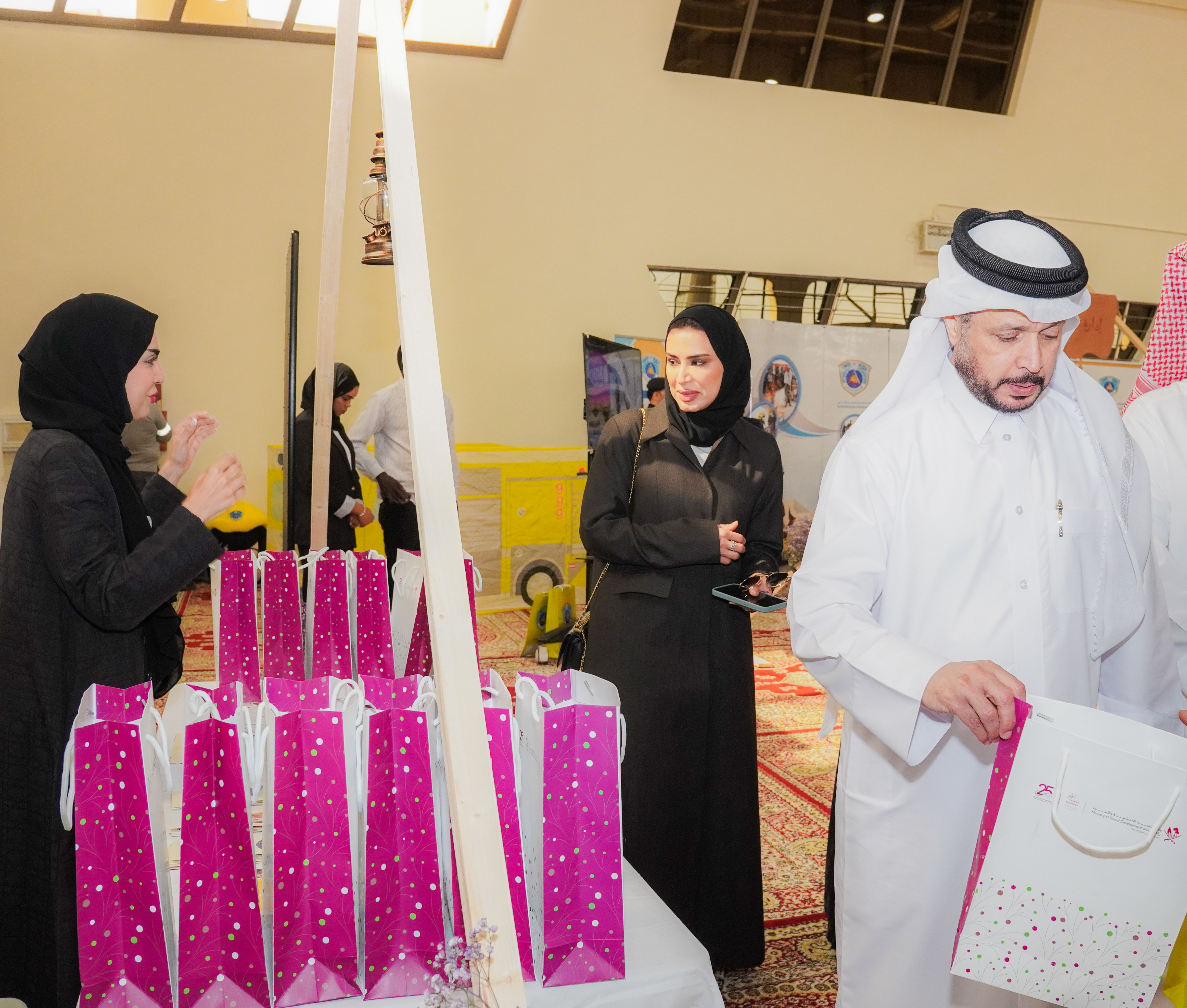 بالتعاون مع نادي الخور ومركز شباب الذخيرة، وعلى مدى ثلاثة أيام وبمشاركة مختلف مؤسسات الدولة، اختُتم المعرض التوعوي الأمني في مركز شباب ذخيرة.