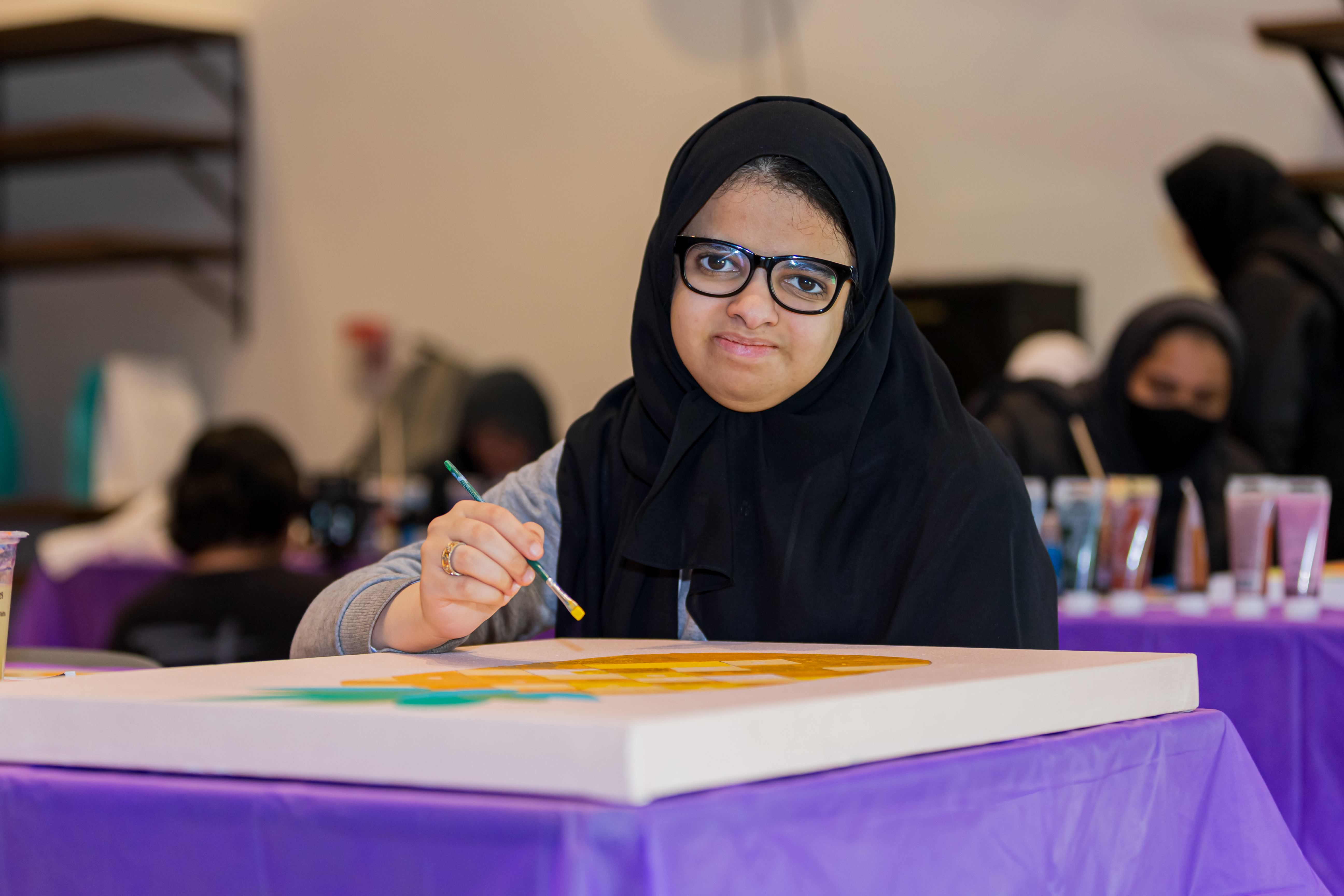 نظم مركز الشفلح للأشخاص ذوي الإعاقة بالتعاون مع وزارة الصحة - إدارة سلامة الغذاء، ورشة فنية بعنوان "الرسم من أجل سلامة الغذاء".