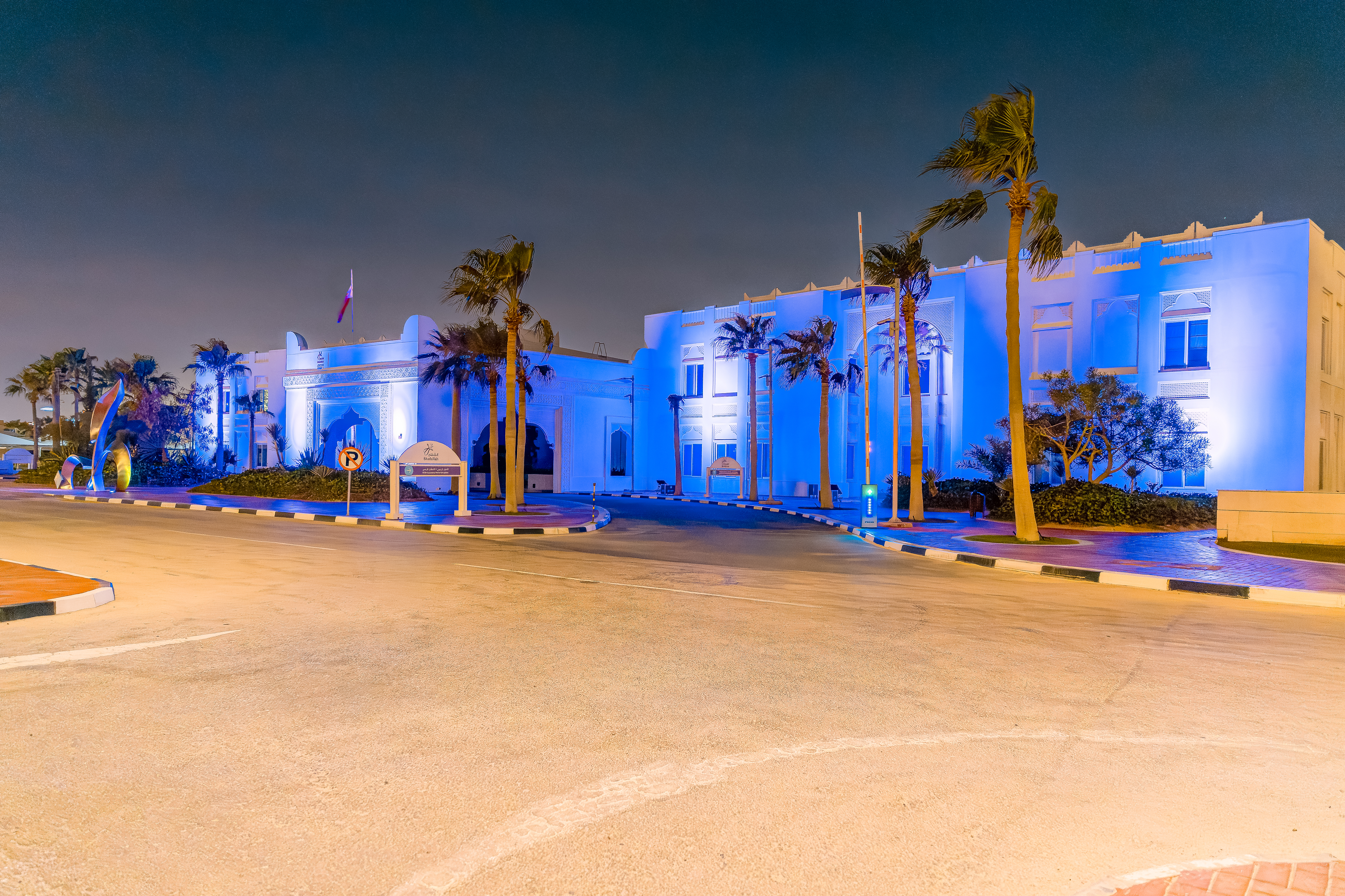 بمناسبة اليوم العالمي للتوعية بالتوحد، يضيء مبنى الشفلح ومباني الدوحة باللون الأزرق