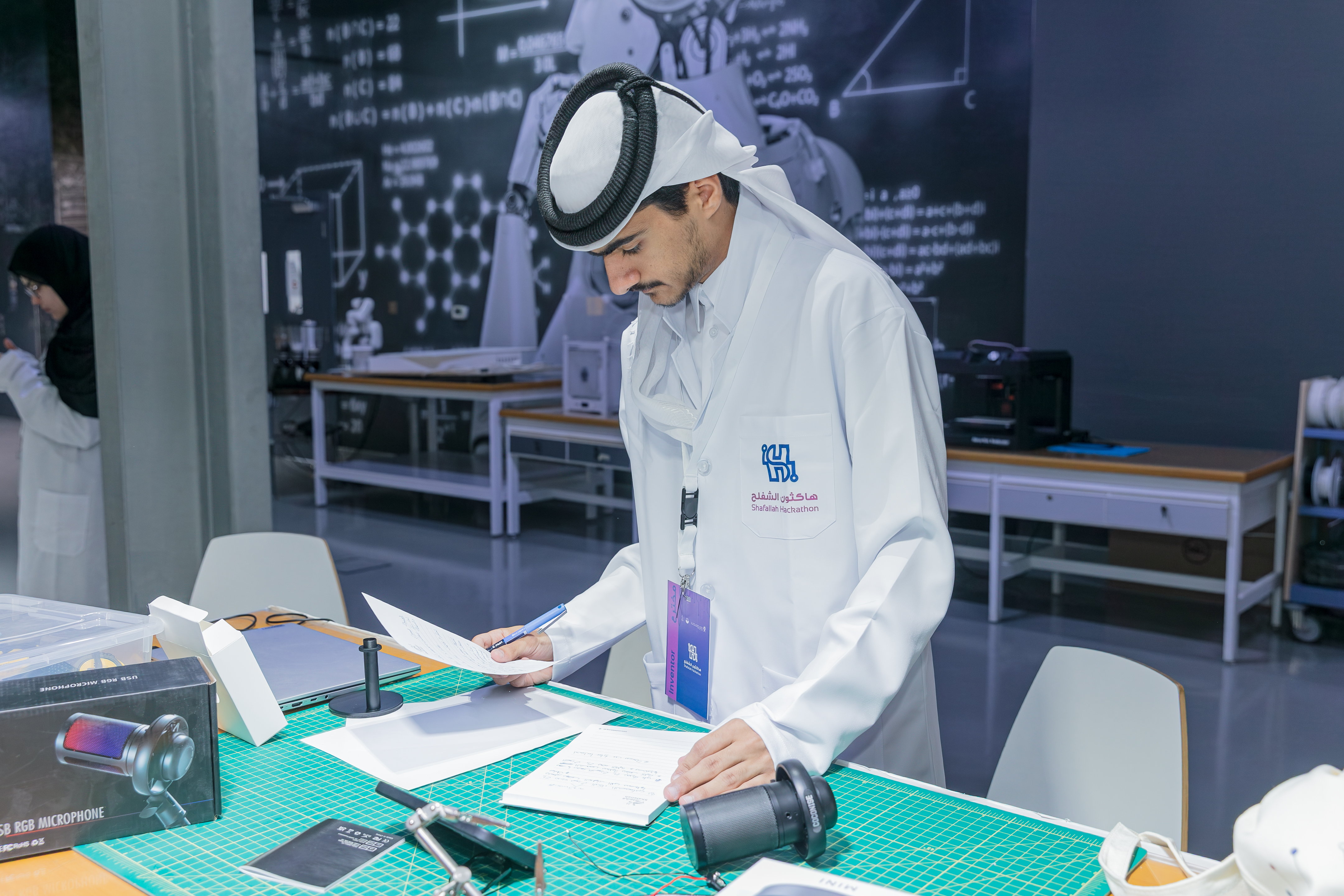 اليوم الثاني: بدأت الفرق رحلة الابتكار والتطوير. 