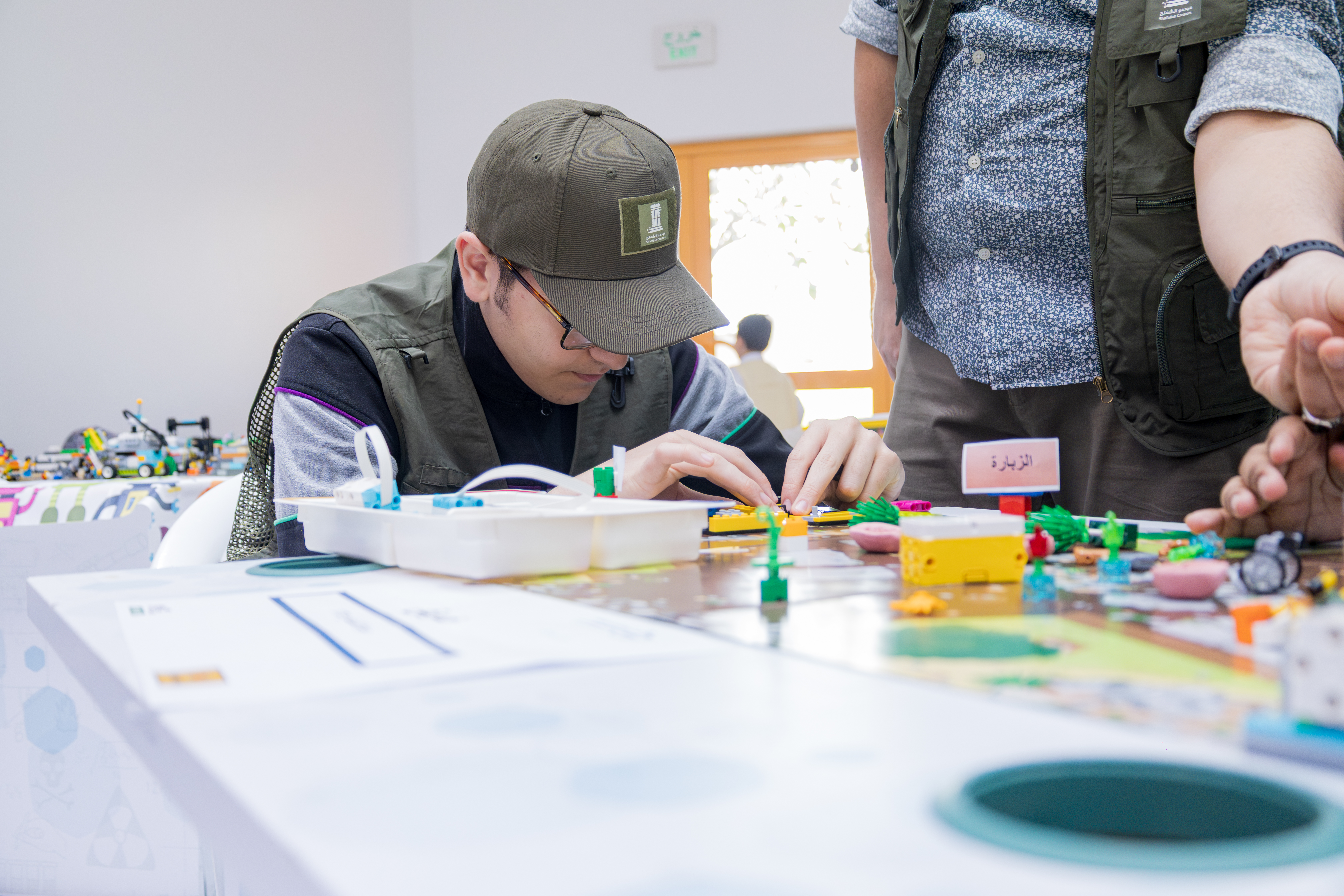 مشاهد تختصر رحلة تعلم، تعاون، واكتشاف تجربة مسابقة الروبوت شكّلت مساحة حقيقية لإبراز قدرات منتسبي مركز الشفلح وتعزيز دمجهم في التجارب التعليمية والمجتمعية.