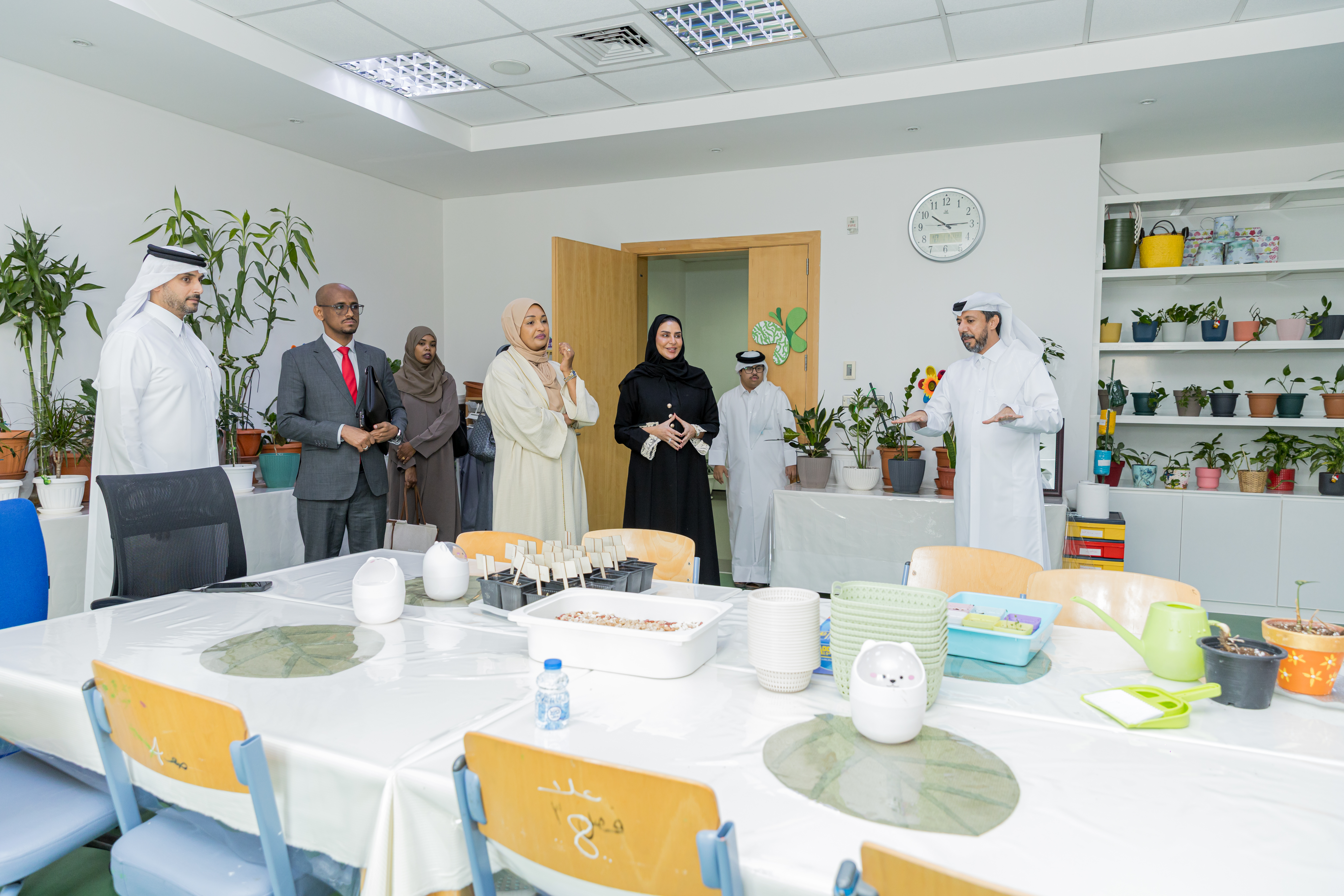 استقبل مركز الشفلح للأشخاص ذوي الإعاقة سعادة وزيرة الأسرة وتنمية حقوق الإنسانية بجمهورية الصومال السيدة/ خديجة محمد المزوخي والوفد المرافق.