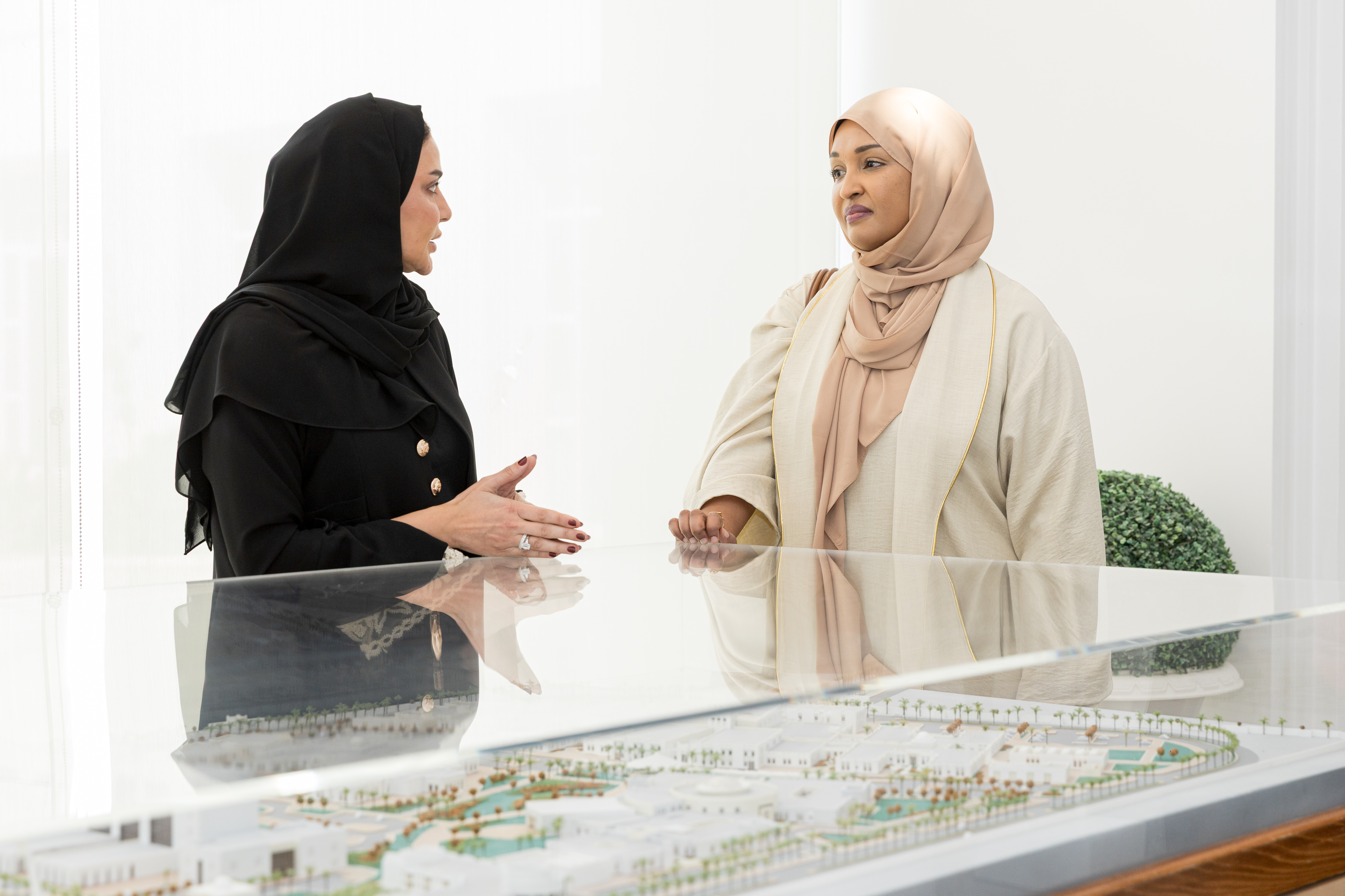 استقبل مركز الشفلح للأشخاص ذوي الإعاقة سعادة وزيرة الأسرة وتنمية حقوق الإنسانية بجمهورية الصومال السيدة/ خديجة محمد المزوخي والوفد المرافق.