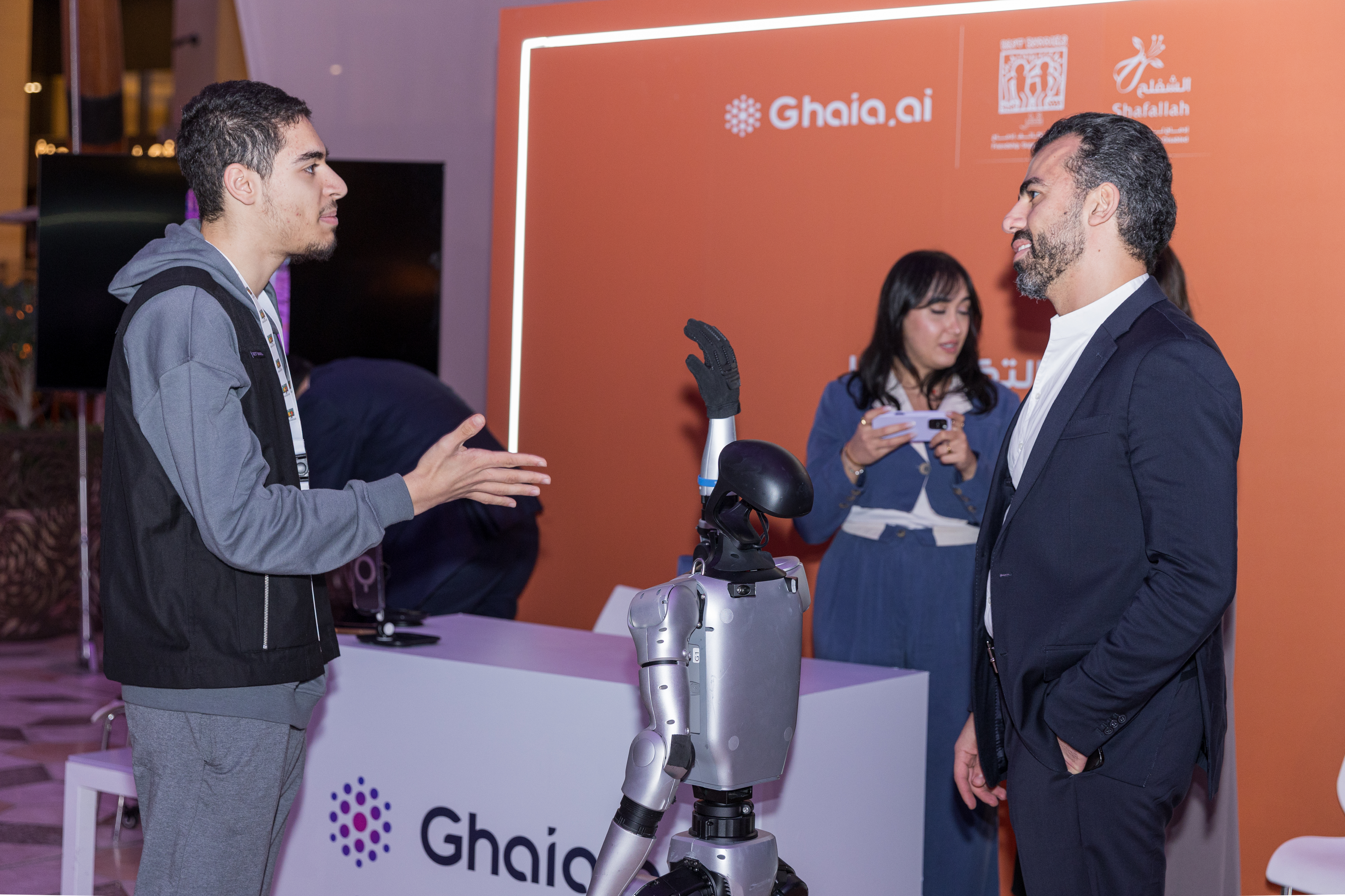 جمع صدى الأصوات في مساحة واحدة للتعبير والتواصل والحضور الحقيقي.