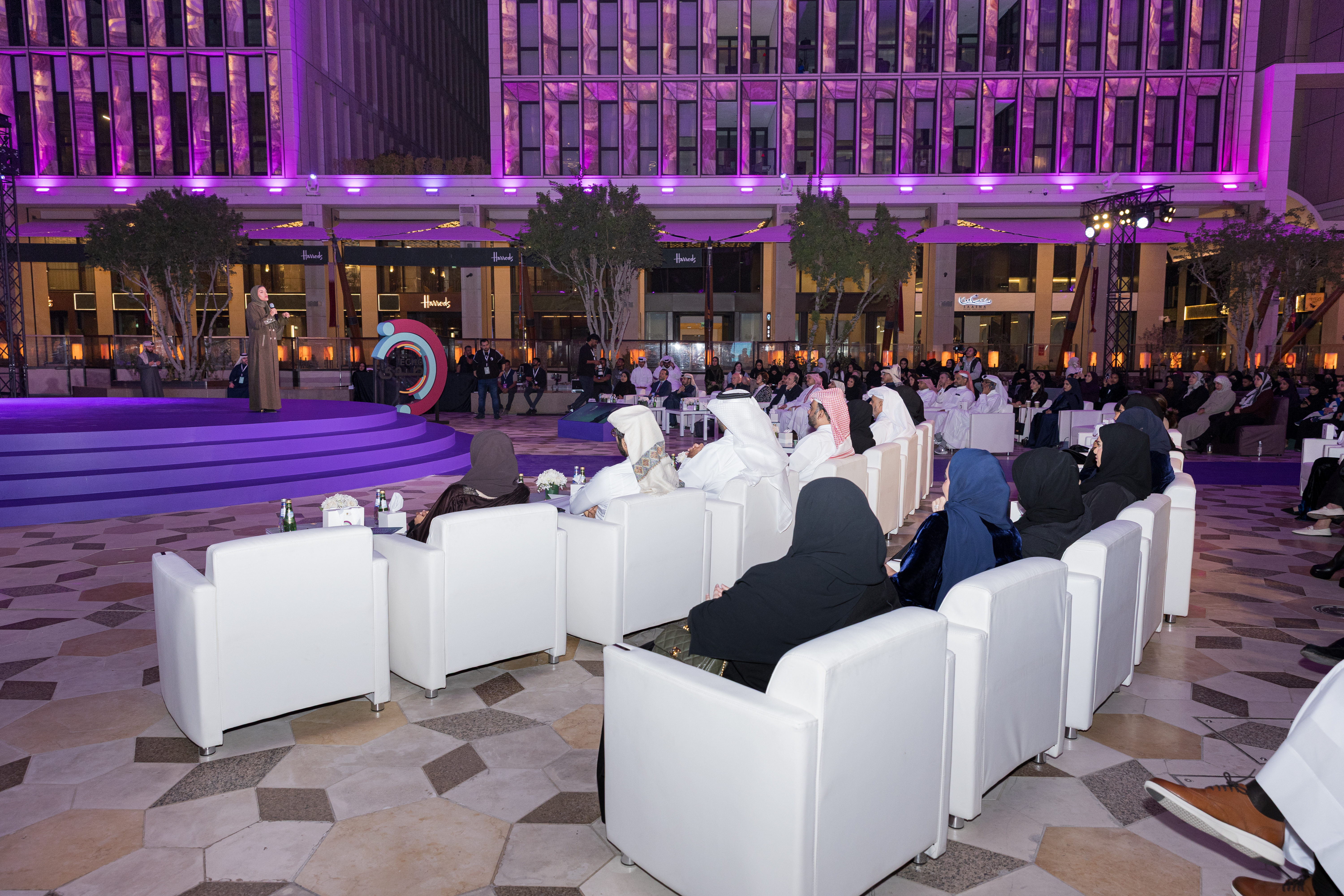 جمع صدى الأصوات في مساحة واحدة للتعبير والتواصل والحضور الحقيقي.