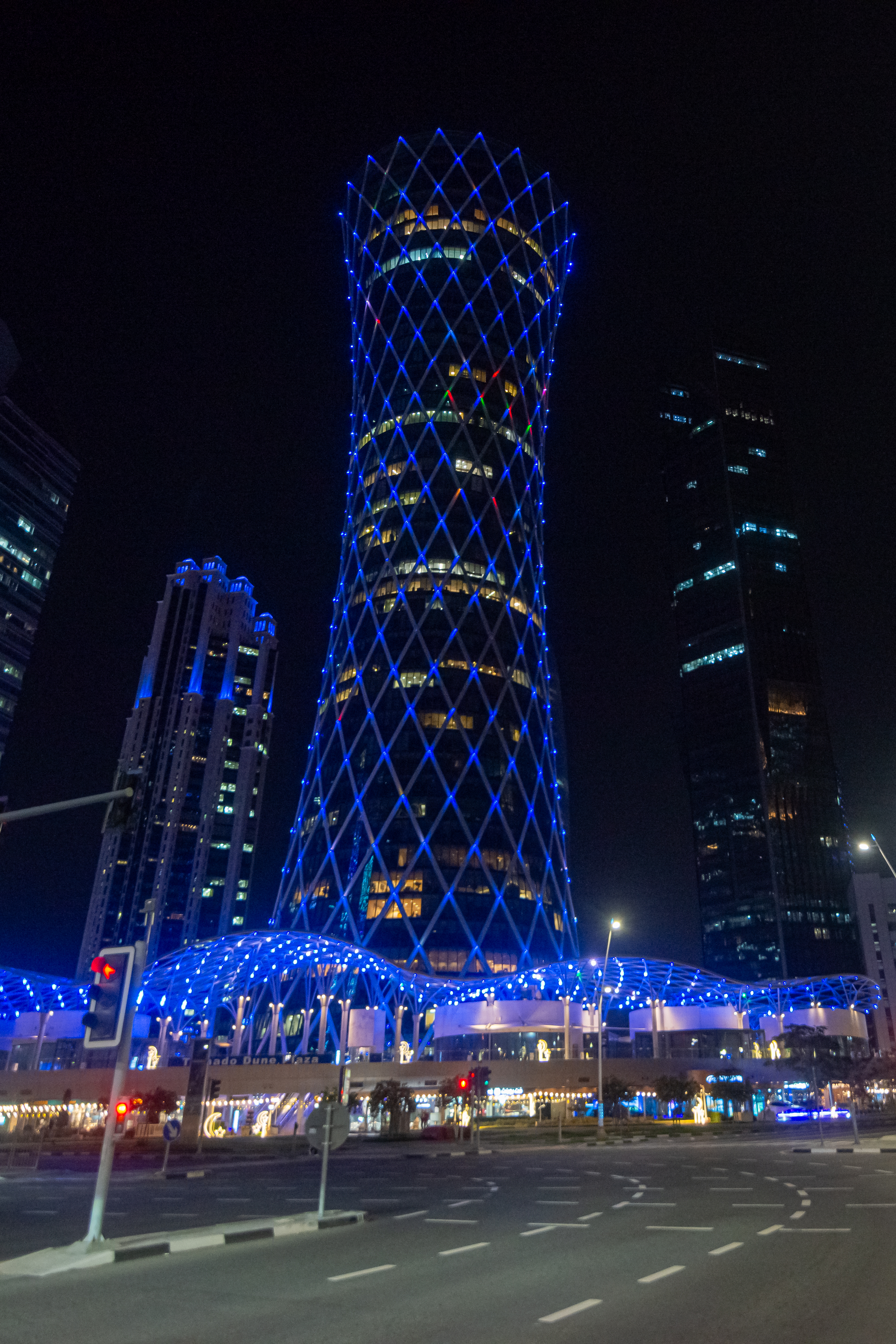 في اليوم العالمي للتوعية بالتوحد، أضاءت قطر مبانيها باللون اللأزرق